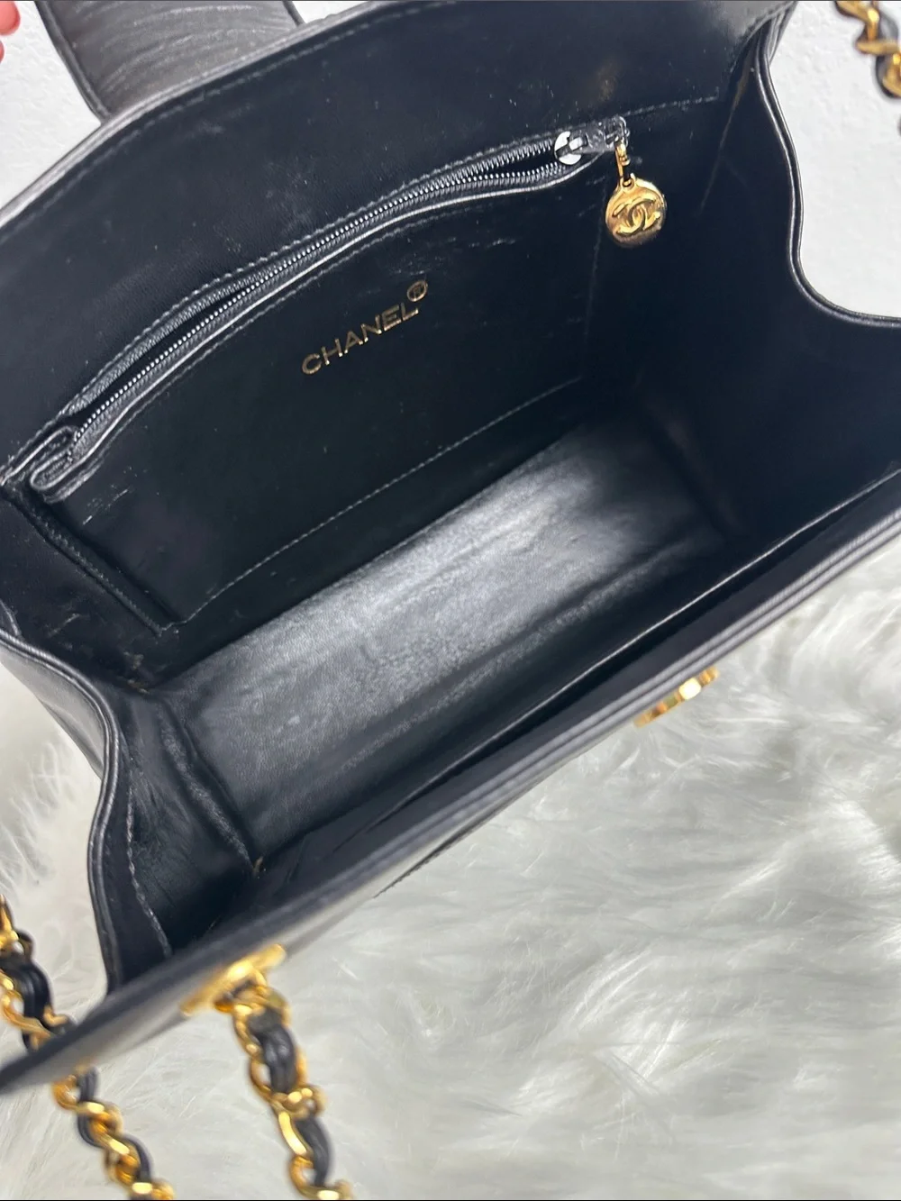 💯Authentic CHANEL Black Lambskin Shoulder Bag with Gold Chain Strap🍀